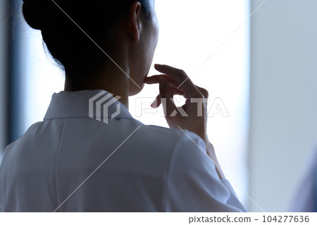 worried, worry, female doctor 104277636
