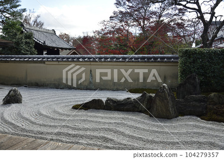 Zuiho-in Temple Garden Autumn 104279357