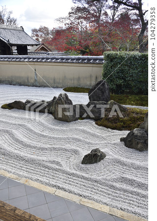 Zuiho-in Temple Garden Autumn 104279358