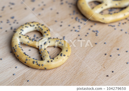 Poppy seed coating dried bagels on the table Poppy seed coating dried bagels on the table 104279650