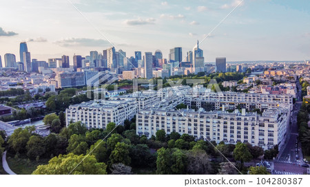 CItyscape of Paris 104280387