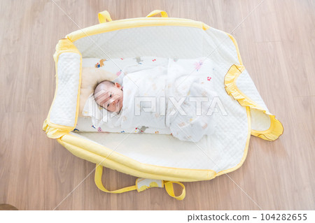 一個襁褓中的嬰兒 104282655