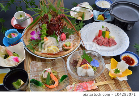 Gorgeous seafood kaiseki cuisine with spiny lobster 104283071