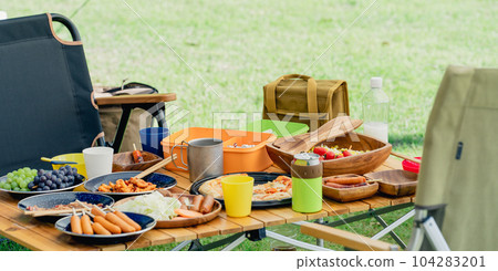 Camping rice and barbecue on the table at the campsite (outdoor, travel, leisure, picnic) 104283201