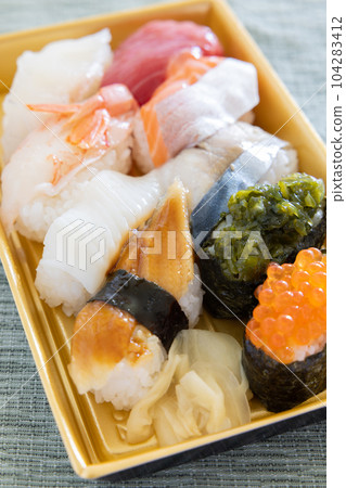 delicious packed sushi 104283412