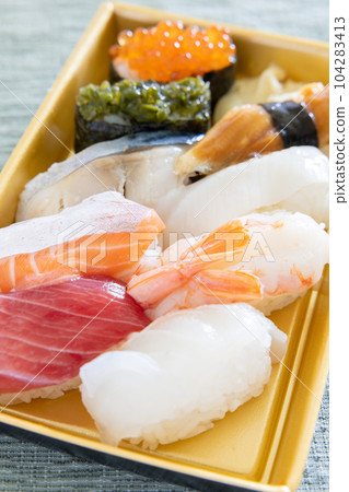 delicious packed sushi 104283413