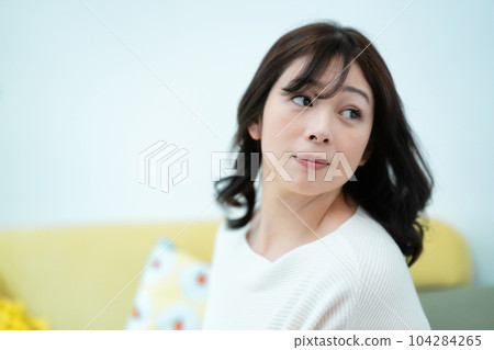充滿女性氣息的中年女性特寫 104284265