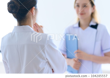 護士 返回 後背 104285557