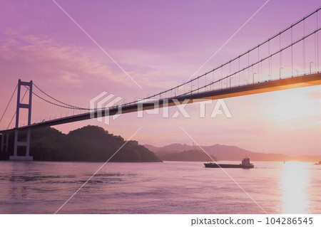 From Osakikamijima in Hiroshima to Omishima by ferry and then to Umashima in Imabari via the Shimanami Kaido between the rainy season and early summer 104286545