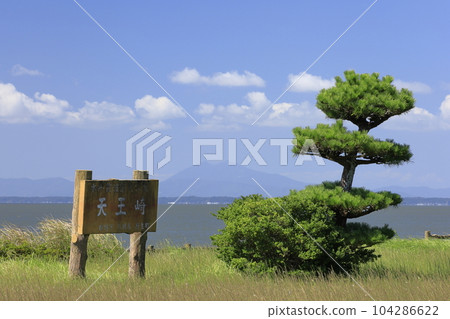 Tsukuba seen from Tennozaki Park on the shores of Lake Kasumigaura under the blue sky Tsukuba seen from Tennozaki Park on the shores of Lake Kasumigaura under the blue sky 104286622