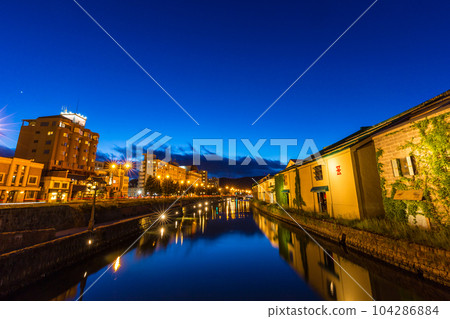 Otaru canal night view Otaru canal night view 104286884