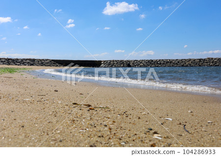 夏天的清晨,西浦海岸的藍天和棕櫚灘 夏天的清晨,西浦海岸的藍天和棕櫚灘 104286933