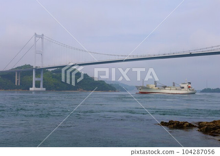 From Osakikamijima in Hiroshima to Omishima by ferry and then to Umashima in Imabari via the Shimanami Kaido between the rainy season and early summer From Osakikamijima in Hiroshima to Omishima by ferry and then to Umashima in Imabari via the Shimanami Kaido between the rainy season and early summer 104287056