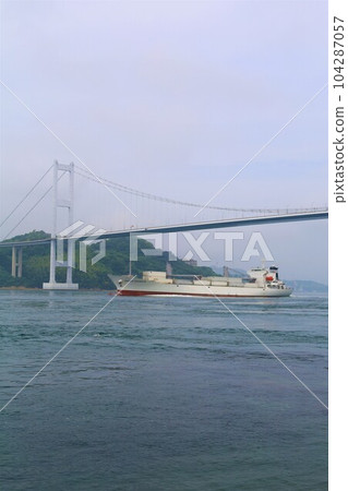 From Osakikamijima in Hiroshima to Omishima by ferry and then to Umashima in Imabari via the Shimanami Kaido between the rainy season and early summer From Osakikamijima in Hiroshima to Omishima by ferry and then to Umashima in Imabari via the Shimanami Kaido between the rainy season and early summer 104287057