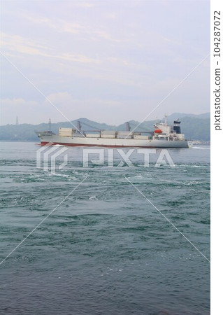 From Osakikamijima in Hiroshima to Omishima by ferry and then to Umashima in Imabari via the Shimanami Kaido between the rainy season and early summer From Osakikamijima in Hiroshima to Omishima by ferry and then to Umashima in Imabari via the Shimanami Kaido between the rainy season and early summer 104287072