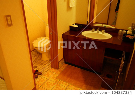 Ryokan's plumbing 104287384