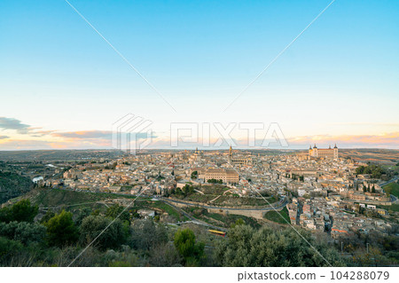 從帕拉多爾酒店看到的托萊多黃昏天際線 104288079