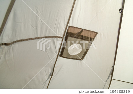 [Auto camping on the Nakatsugawa riverbed Chimney hole in one pole tent] 104288219