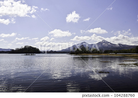 Lake Hibara in early spring with a blue sky Lake Hibara in early spring with a blue sky 104288760