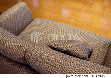 A sofa placed in a room with flooring A sofa placed in a room with flooring 104290839