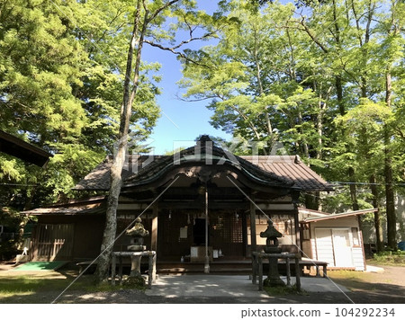 Main hall of Suwa Shrine 104292234