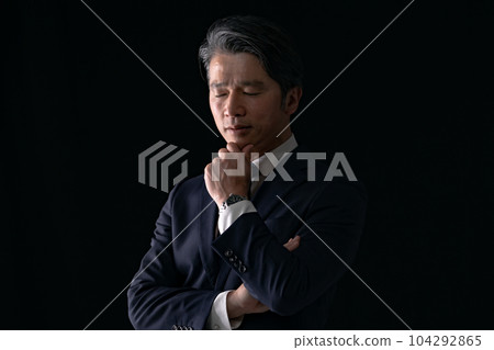 商業憂慮黑色背景 商業憂慮黑色背景 104292865
