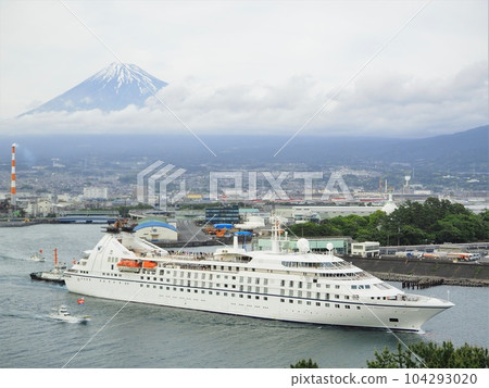 Star Breeze, departing from Tagonoura Port, Shizuoka Prefecture, May Star Breeze, departing from Tagonoura Port, Shizuoka Prefecture, May 104293020