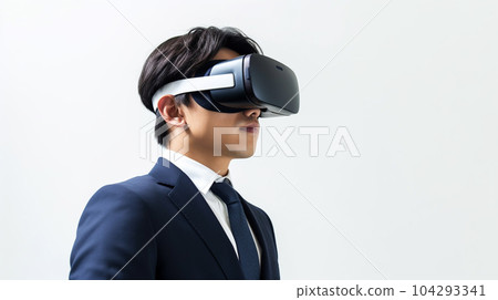 穿著西裝戴著 VR 護目鏡的男人 104293341