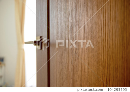 room door slightly open 104295593