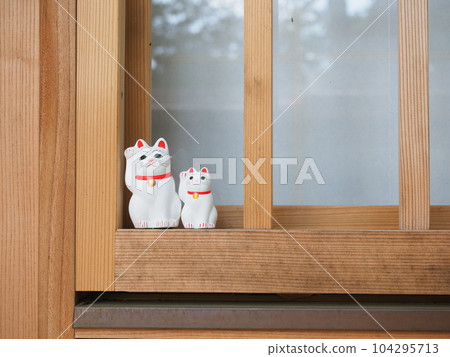 Gotokuji lucky cat 104295713