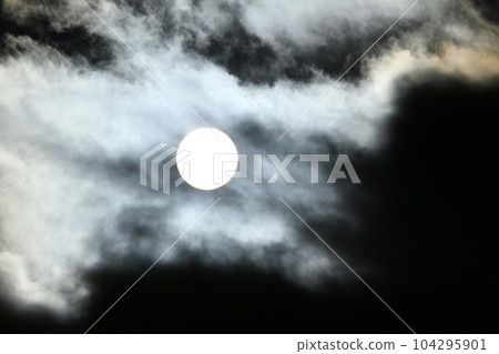 Sun disk behind backlit clouds Sun disk behind backlit clouds 104295901