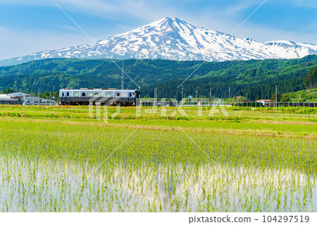 Yuri Takahara鐵路和Chokaiyama Yuri Takahara鐵路和Chokaiyama 104297519