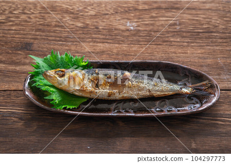 Salt-grilled sardines 104297773