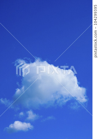 藍天和白色雲彩 104299395