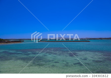 Kouri Bridge in the blue sky 104301612