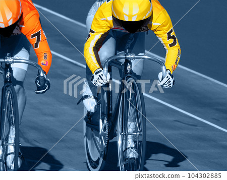 Cycling up Cycling up 104302885