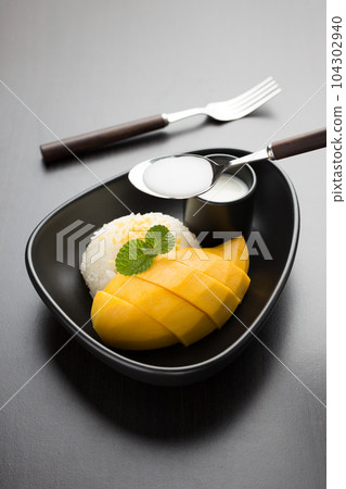 Mango sticky rice. 104302940