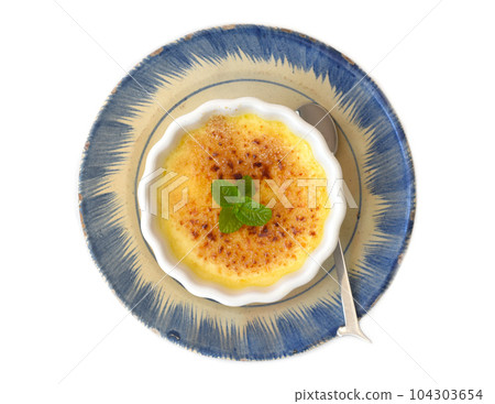 Creme brulee in a ceramic bowl isolated on white background Creme brulee in a ceramic bowl isolated on white background 104303654