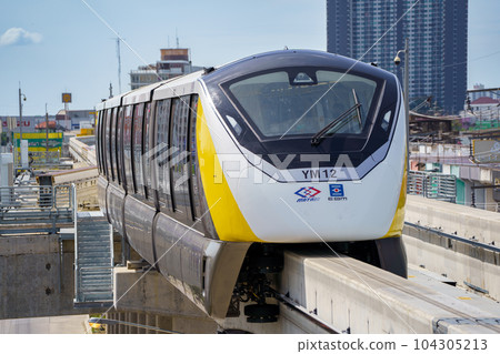 Monorail in Bangkok, Thailand (Yellow Line) 104305213