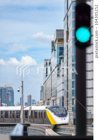 泰國曼谷的單軌列車(黃線) 泰國曼谷的單軌列車(黃線) 104305252