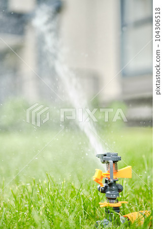 Irrigation with automatic rotating sprinkler 104306518