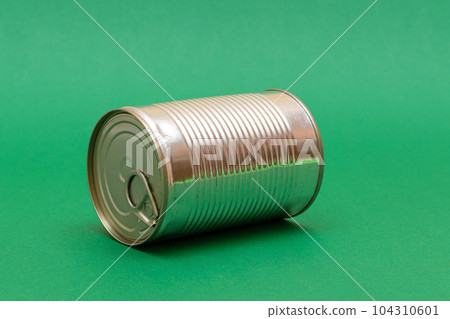 Unopened Tin Can with Blank Edge on Green Background 104310601