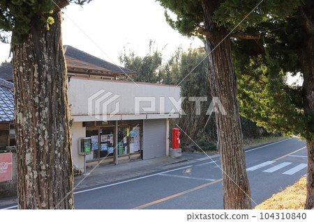 千葉南房總風景與圓形郵箱(善治商店前) 千葉南房總風景與圓形郵箱(善治商店前) 104310840
