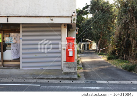 千葉南房總風景與圓形郵箱（善治商店前） 104310843