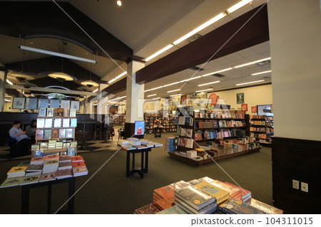 美國書店 BARNES & NOBLE 日本漫畫、當地雜誌 美國書店 BARNES & NOBLE 日本漫畫、當地雜誌 104311015