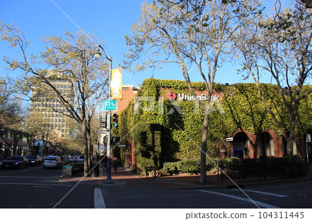 帕洛阿爾托市中心,斯坦福大學所在地,時尚街道,有許多美味餐廳 帕洛阿爾托市中心,斯坦福大學所在地,時尚街道,有許多美味餐廳 104311445