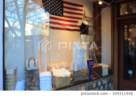 PaloAlto downtown, home of Stanford University, fashionable street with many delicious restaurants 104311448
