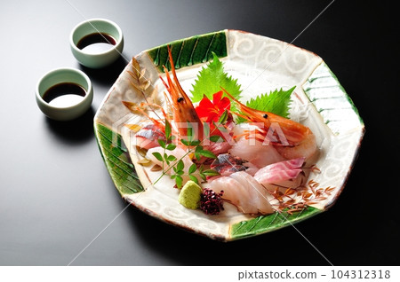 Fresh sashimi sweet shrimp and amberjack (black background) 104312318