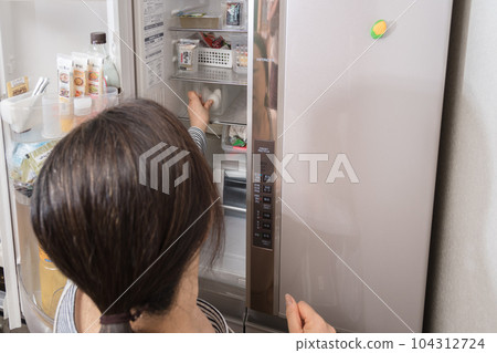 [Housewife taking eggs out of the refrigerator] 104312724