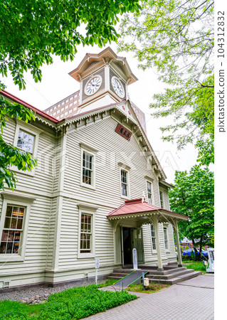 【北海道】初夏綠意盎然的札幌鐘樓 104312832